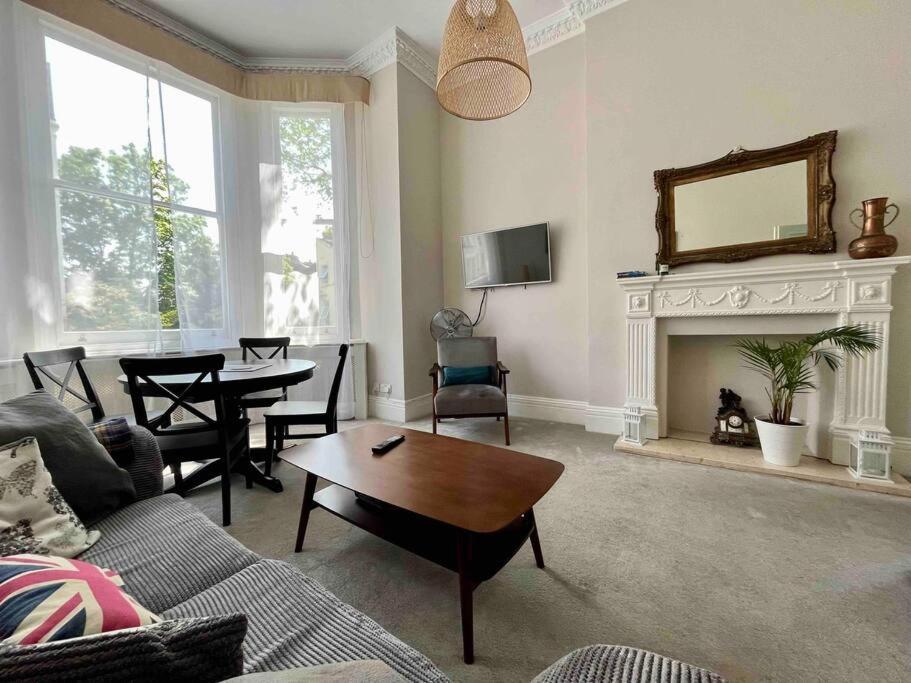 Wonderful Apartment In Earl'S Court ลอนดอน ภายนอก รูปภาพ
