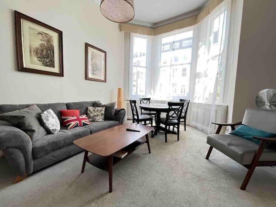 Wonderful Apartment In Earl'S Court ลอนดอน ภายนอก รูปภาพ